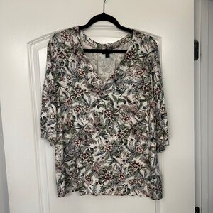 Soft and Pretty J.jill top in pastel colors XL